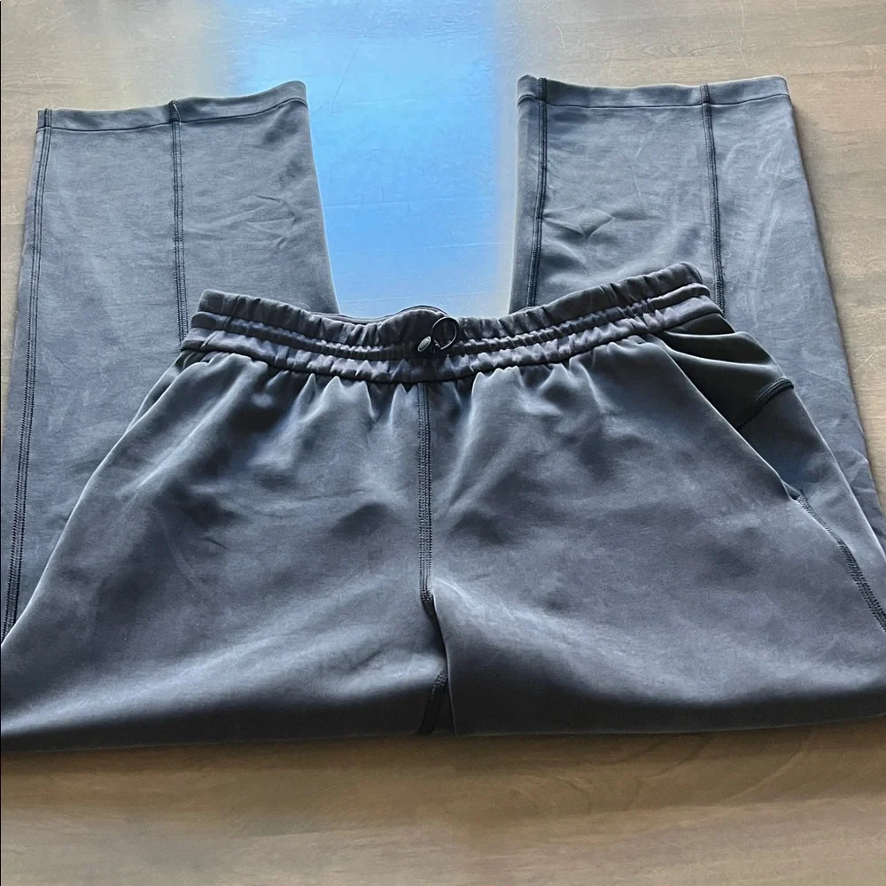 Lululemon Set. Softstreme. Size 6 top and 6 short bottom. - Picture 5 of 10